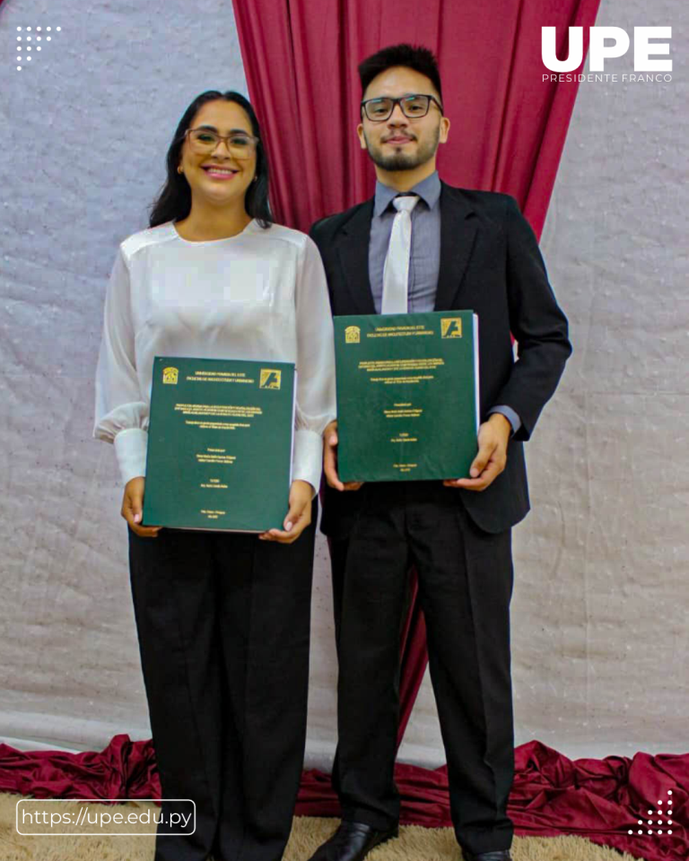 Estudiantes de Arquitectura UPE se reciben tras la Presentación del Trabajo Final de Grado